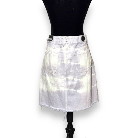 PTCL NWT Chic Lilac and White Tie-dye Denim Distressed Mini Skirt Waist Size 32 - Picture 5 of 16